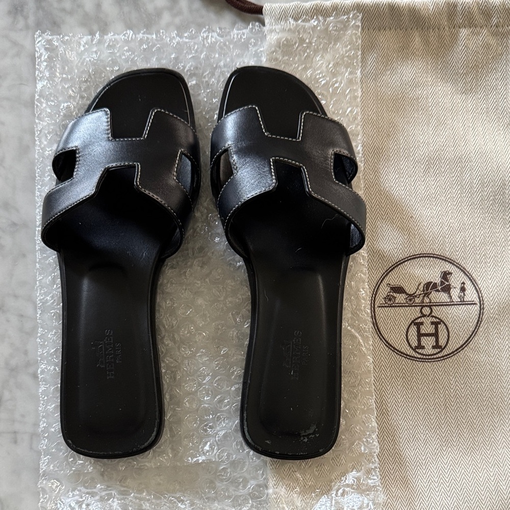 Hermes Oran black leather Sandals slip-on flats size 37 womens 7